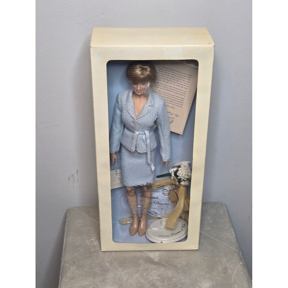 The Franklin Mint Princess Diana Collectible Doll in Light Blue Skirt Suit Cert.